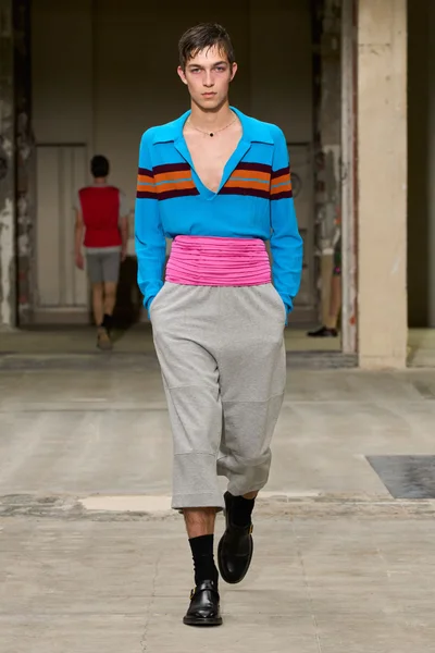 Look 12